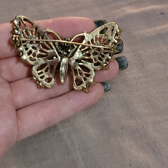 Gold Tone butterfly brooch with pink pearl beads - Picture 2 of 4